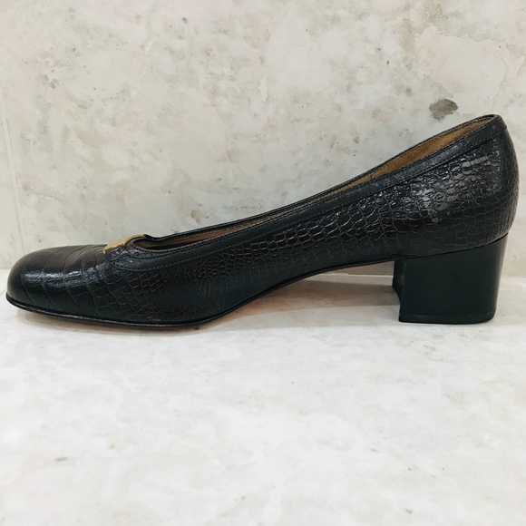 SALVATORE FERRAGAMO {8A2} Brown Embossed Leather Pumps - Picture 4 of 15